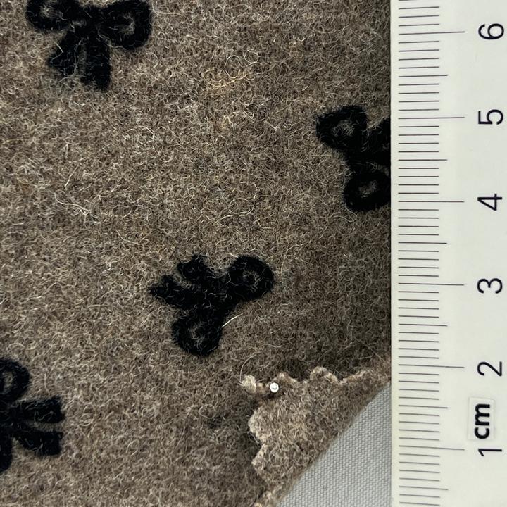 Wool 50–100% · 200–299 gsm 2