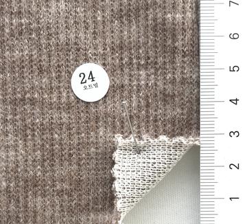 24 Beige