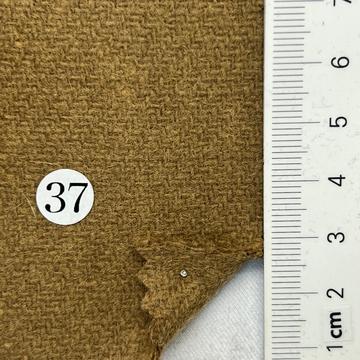 37 Beige