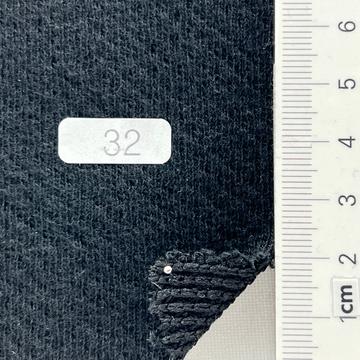 32 (b332) Black