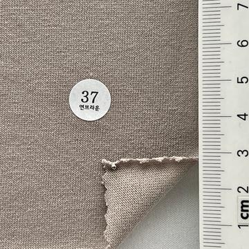 37 Beige